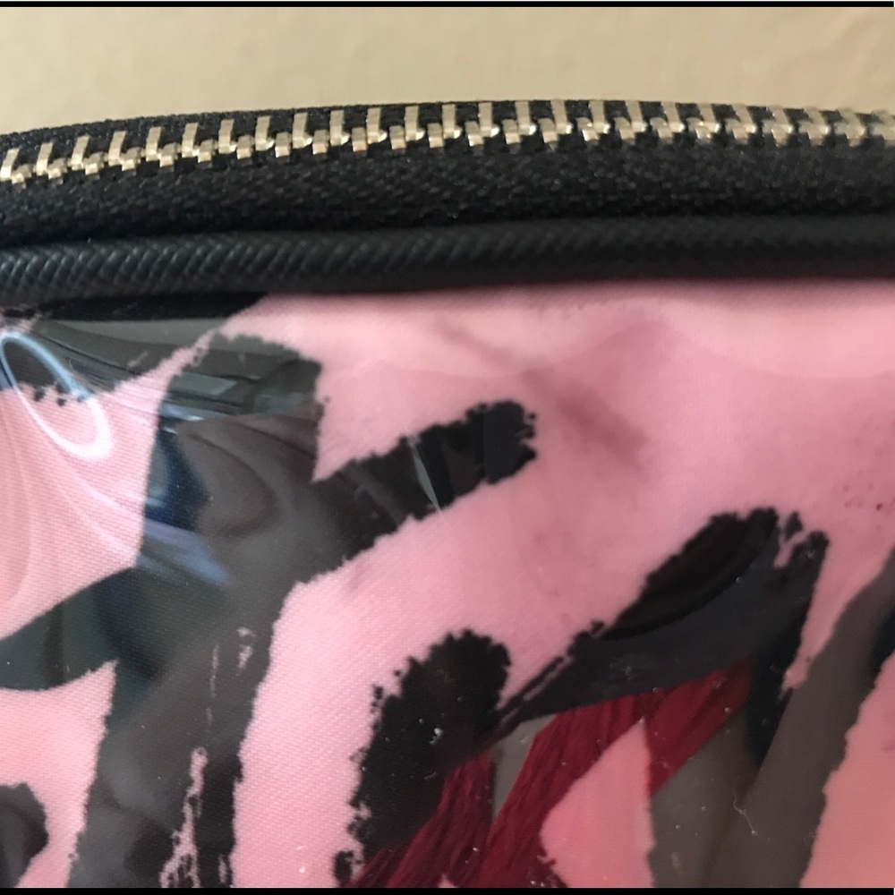 ⭐️NEW⭐️Victoria’s Secret Make-up Bag - Picture 5 of 5